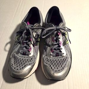 New Balance W1260GP7 Women’s Gray Athletic Shoes Size 9 1/2 D